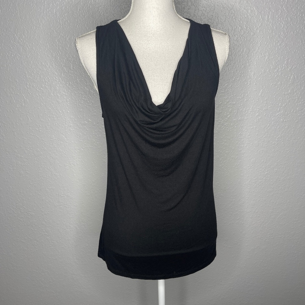 Black tank top w/scoop neck and lace‎ detail on back